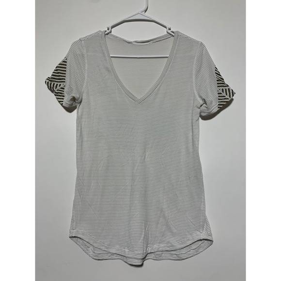 lululemon athletica Tops - Lululemon Women White Striped With Gold Striped Sleeved Shirt No Size Dot
